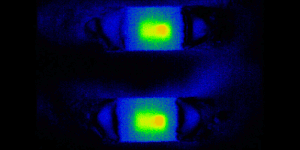 画像「レンズ WOE-3R0 で撮影した半導体（カラー）」